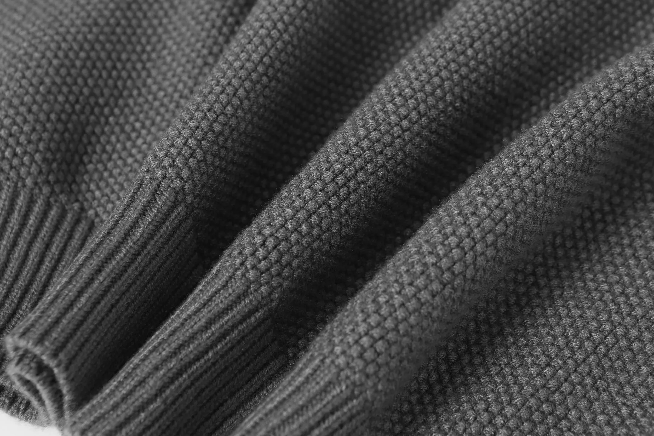 P290 #M903 cross-border model, please do not place an order if you pursue quality - Chrome Hearts/Chrome Hearts spliced Sanskrit horseshoe knitted sweater - High weight, high density and high quality The wool is soft, delicate and skin-friendly, soft and silky to the touch, has excellent warmth and skin-friendly properties - Custom-woven and dyed, no color difference, no matter the fabric or workmanship details, it beats the ordinary version on the market - Hardware zipper accessories are all customized, full of details -Colour: gray with black White and black -Size: S M L XL
